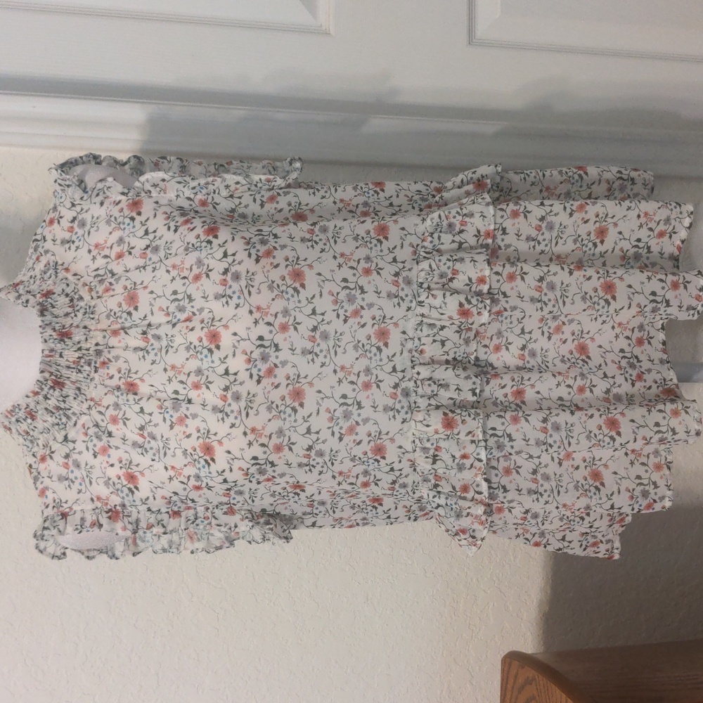 Hayden Los Angeles Women Sleeveless Sheer Layered Ruffles Floral Blouse. Size M